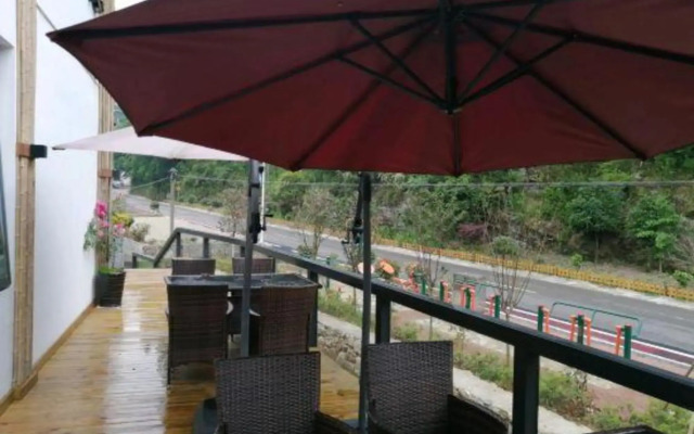 Qishe Hostel