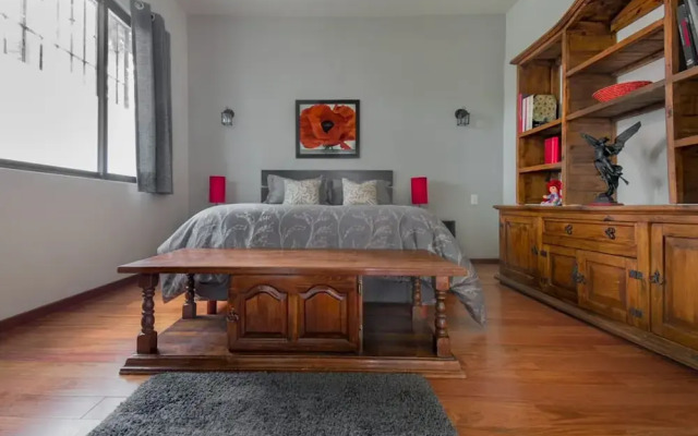 JUUB La Roma, Newly Renovated, Elegant Studio