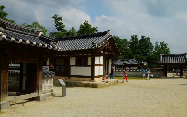 Hanulgiwa Hanok Stay
