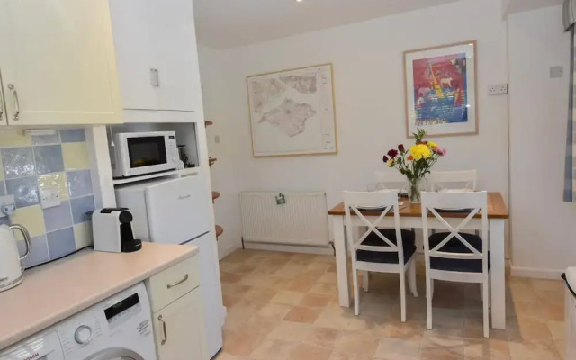 White Roses a dog Friendly Retreat for two