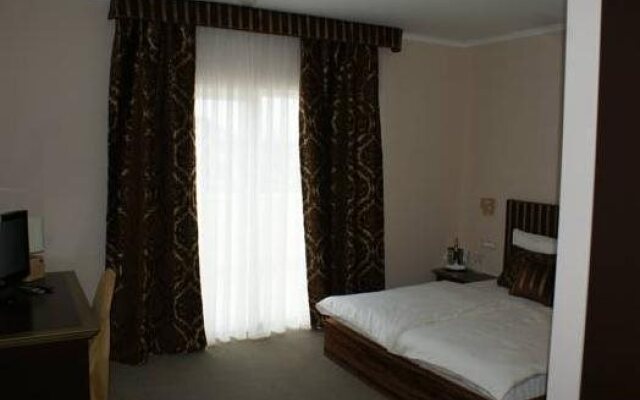 Guest Accommodation Atrium Gulin