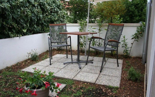 Room with garden