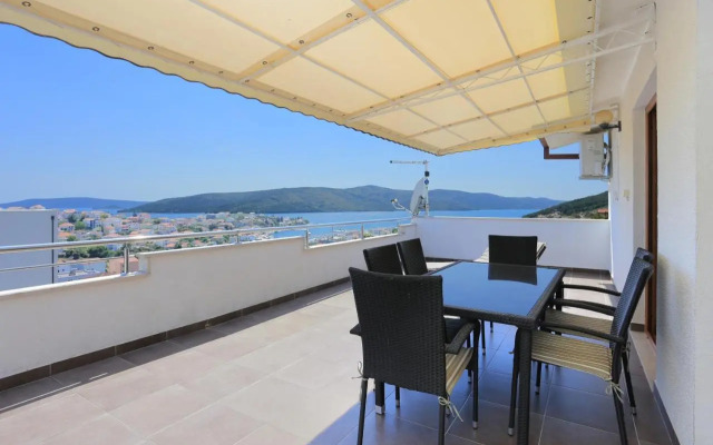Apartments with a parking space Seget Vranjica, Trogir - 11273