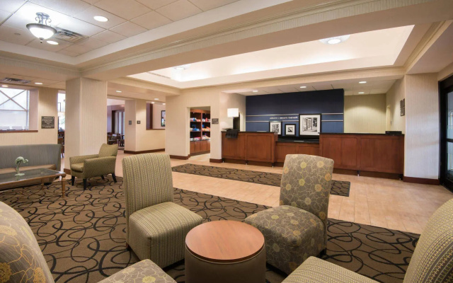 Hampton Inn & Suites Newark-Harrison-Riverwalk
