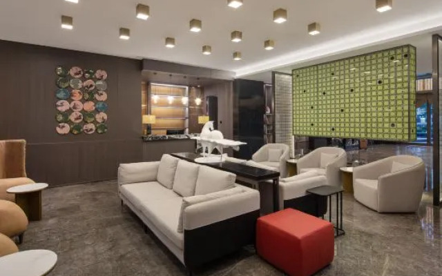 Ramada Bayonne Hotel