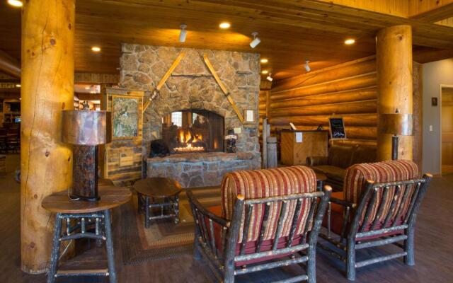 Headwaters Lodge & Cabins at Flagg Ranch