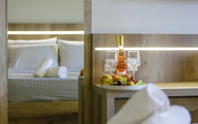 Yakinthos Hotel