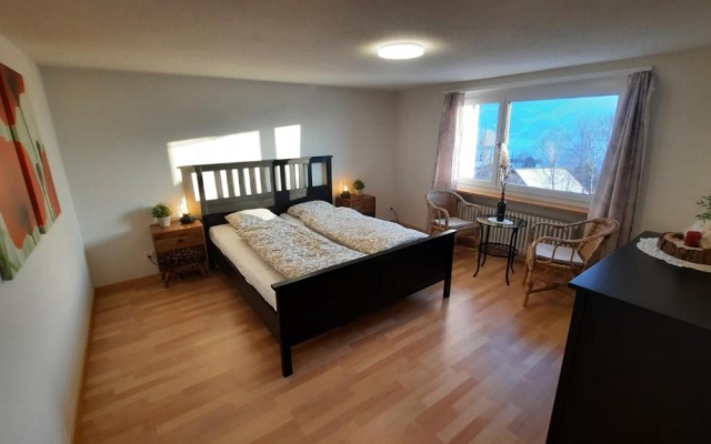 Large Apartment 8beds great for family and friends, Mountain View – Guest Rooms – Amden