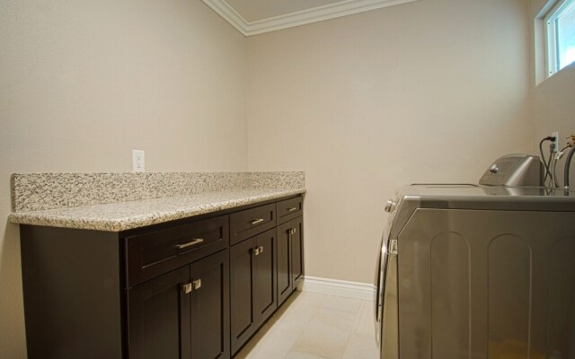 Pirate's Lair - 7 Br Home