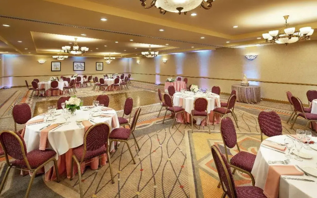Doubletree By Hilton Hotel Claremont