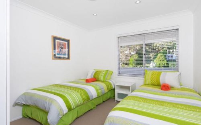 The White House', 25 Tomaree Road - Fantastic House With Pool, Linen Foxtel And Wii-U – Guest Rooms – Shoal Bay
