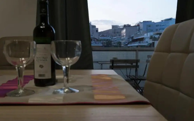 Bright apt. with view to Acropolis