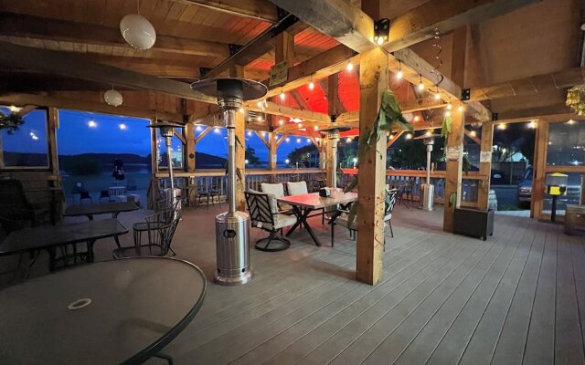 Island Pond Country Inn (Formerly the Lakefront Inn & Motel)