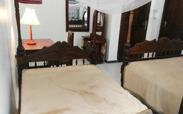 Sharook Lodge - Hostel