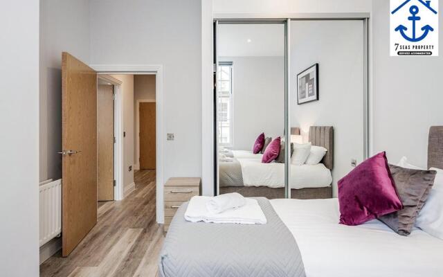 Luxury Apartment High Street Maidenhead w Parking