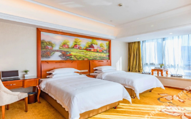 Zhihao Hotel Vienna (Jinjiang China Shoe Capital Wuyue Plaza Store)
