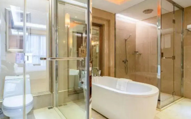 River & Holiday Hotel