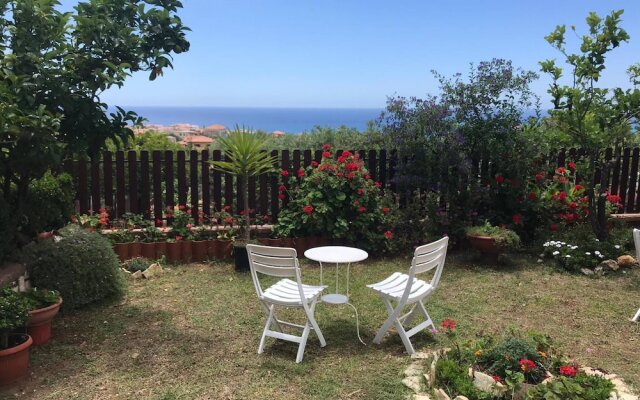 Pretty Holiday Apartment in a Residence Just 900m From the Sandy Beach