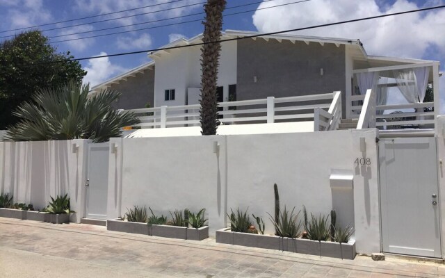 Palm Beach C, Charmingquiet Apt,wifi,beach Close,