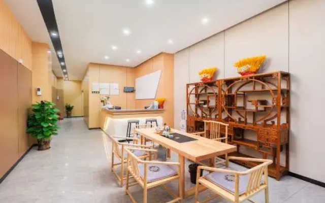 Haikou Muyue Intelligent Hotel (Wuyue Plaza High-speed Railway East Station)