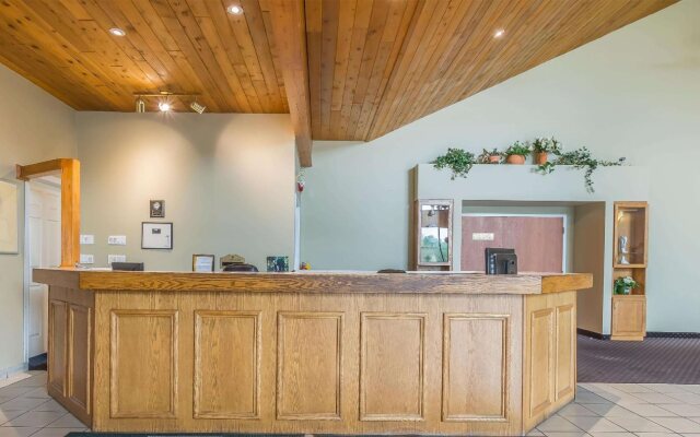 Jolly Roger Inn & Resort