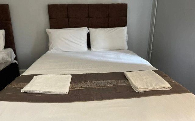 Assheton Arms Hotel