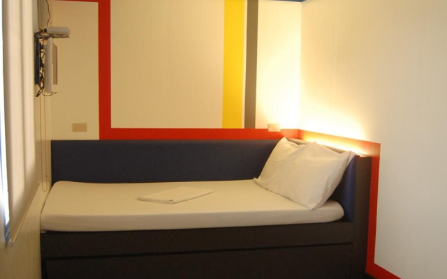 Hotel V