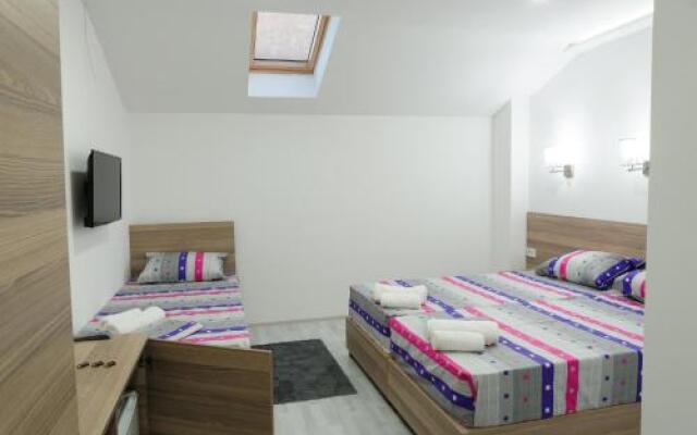 Atina Lux Hostel