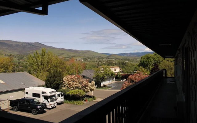 Ashland Commons Hostel