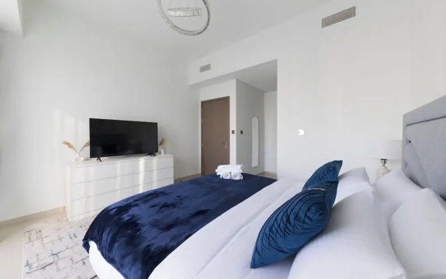 Spacious Elegant 3BR Urban Retreat
