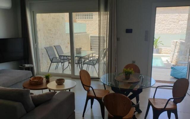 Zefyros Suite , Seafront retreat !