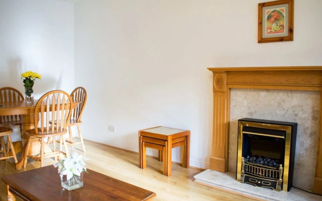 Spacious 2 Bedroom Home in Edinburgh