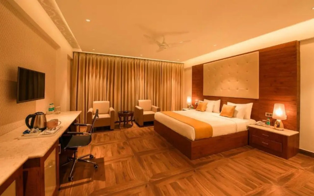 White Lotus Hotel By OYO Rooms