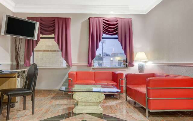 Super 8 by Wyndham Galveston