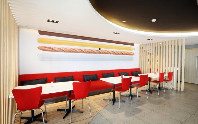 Ibis Dujiangyan Hotel