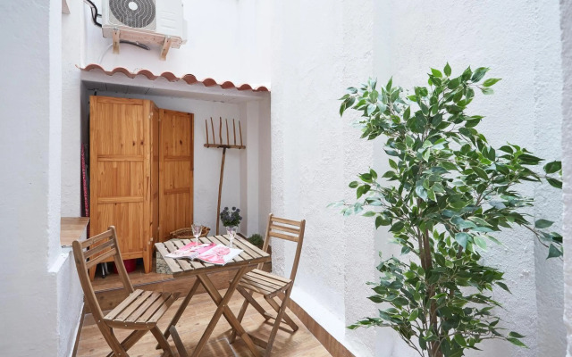 LEEWAYS APARTMENT in ZURITA