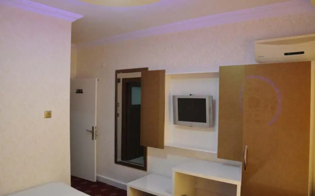 Ugur Hotel