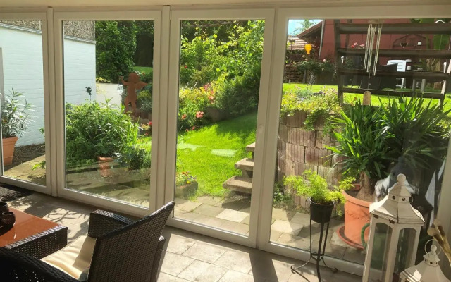 Ferienwohnung Apartment Dettum mit eigenem Bad, Kochnische und Wintergarten
