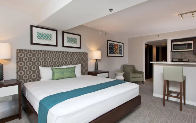 Отель Ilikai Hotel & Luxury Suites