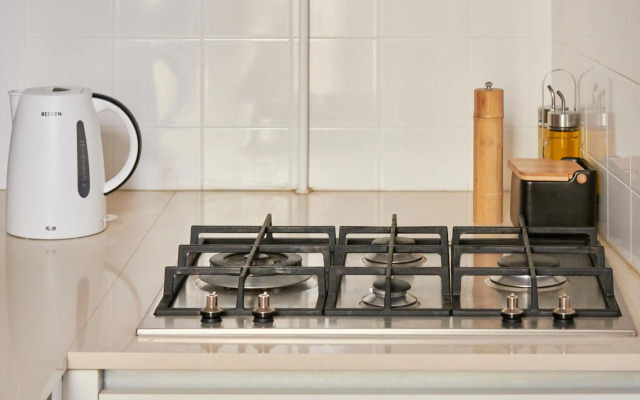 Sunny Pink Street Historical Apt, By TimeCooler