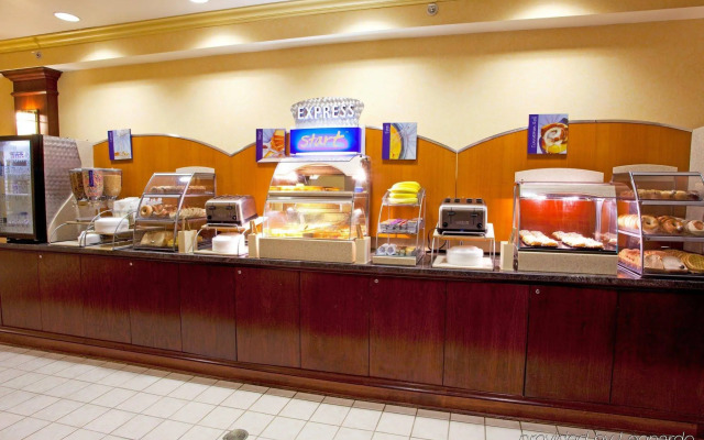 Holiday Inn Express Hotel & Suites Buffalo-Airport by IHG