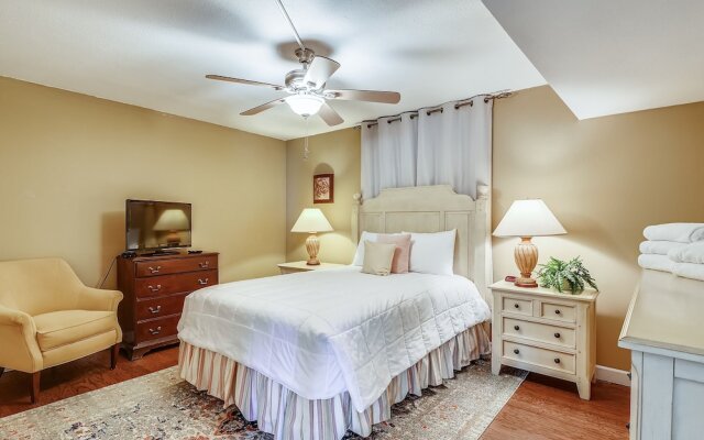 DP 202C Recently renovated 2 bedroom condo near Destin Harbor and amazing views by RedAwning