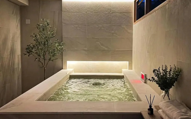 Onsen Retreat in Heart of Bangkok