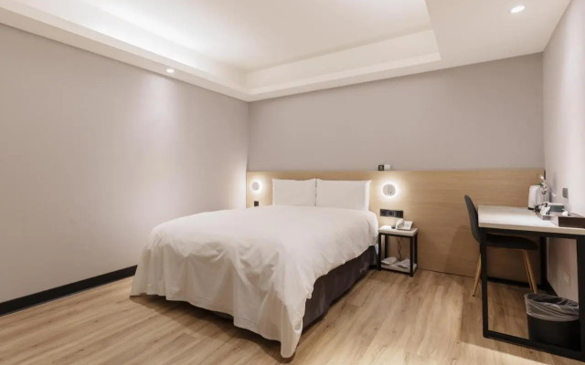 Sweet Hotel