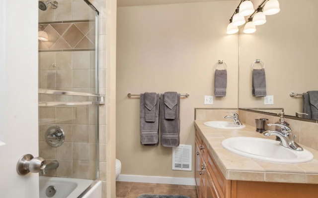 Seattle Vacation Home: Life's A Game