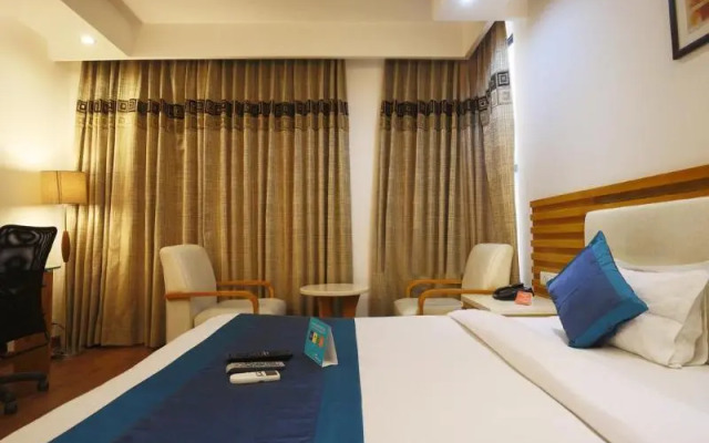 FabHotel Cyber Park