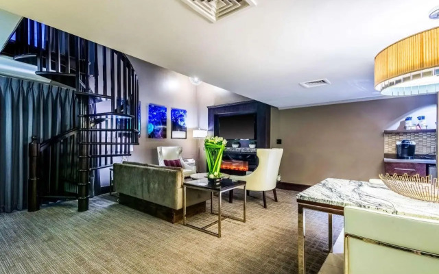 Ramada Springfield Inn And Conference Center