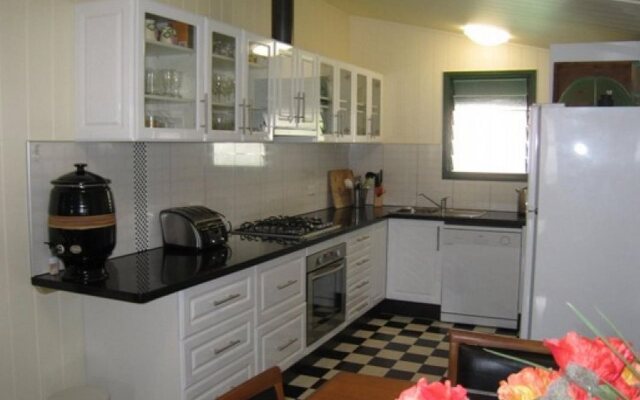 Pitstop Lodge Bed & Breakfast and Guesthouse