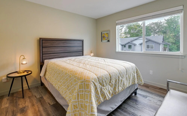 Modern Seatac Gem w/ Fireplace & Smart Tvs!