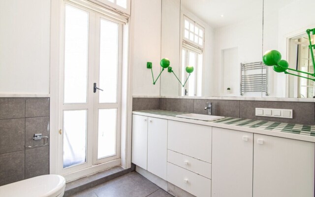 Central Flat With City View Near Istiklal Street